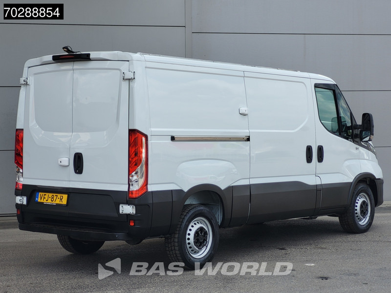 Iveco Daily 35S14 Automaat L2H1 ACC LED 3,5t Trekgewicht Camera Parkeersensoren Euro6 L2 9m3 A/C - Furgon: 5 kép. Iveco Daily 35S14 Automaat L2H1 ACC LED 3,5t Trekgewicht Camera Parkeersensoren Euro6 L2 9m3 A/C - Furgon: 5 kép.