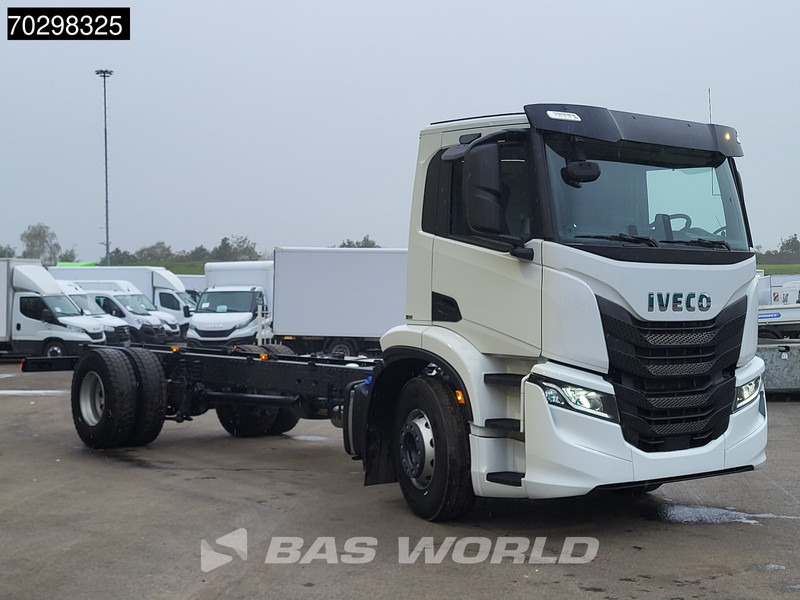 Iveco S-Way 340 4X2 NEW! Chassis Automatic LED Navi ACC Euro 6 - Alvaz teherautó: 3 kép. Iveco S-Way 340 4X2 NEW! Chassis Automatic LED Navi ACC Euro 6 - Alvaz teherautó: 3 kép.