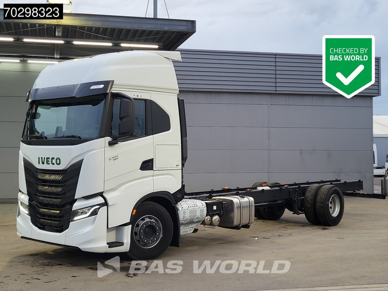 Iveco S-Way 420 4X2 NEW! Chassis, Automatic Standklima 2xTanks Euro 6 - Alvaz teherautó: 1 kép. Iveco S-Way 420 4X2 NEW! Chassis, Automatic Standklima 2xTanks Euro 6 - Alvaz teherautó: 1 kép.