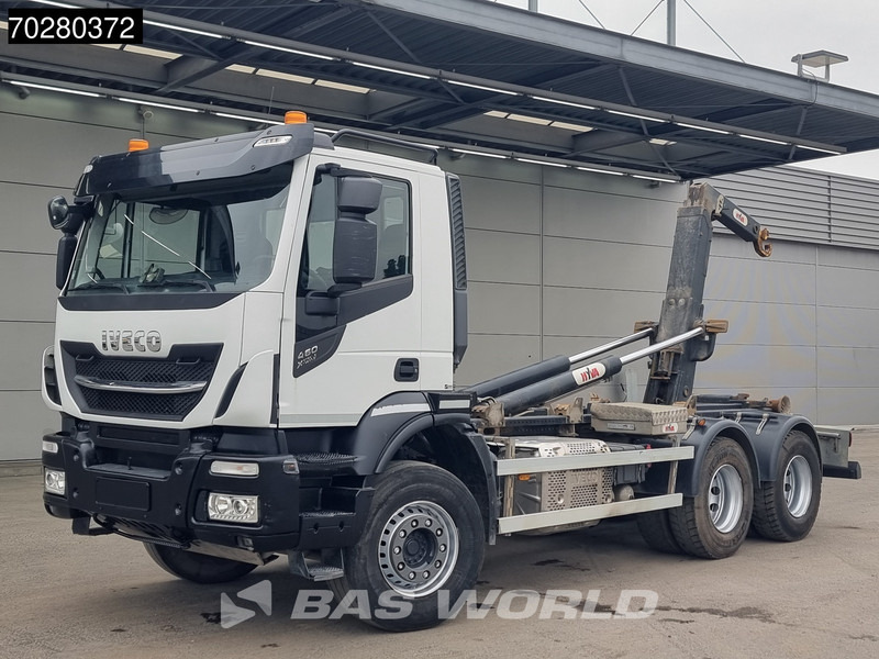 Iveco X-Way 460 6X4 20 Tons HYVA Hook Navi Euro 6 - Horgos rakodó teherautó: 3 kép. Iveco X-Way 460 6X4 20 Tons HYVA Hook Navi Euro 6 - Horgos rakodó teherautó: 3 kép.
