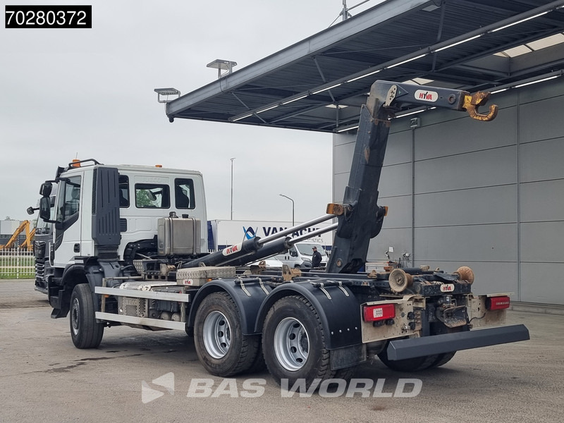 Iveco X-Way 460 6X4 20 Tons HYVA Hook Navi Euro 6 - Horgos rakodó teherautó: 5 kép. Iveco X-Way 460 6X4 20 Tons HYVA Hook Navi Euro 6 - Horgos rakodó teherautó: 5 kép.