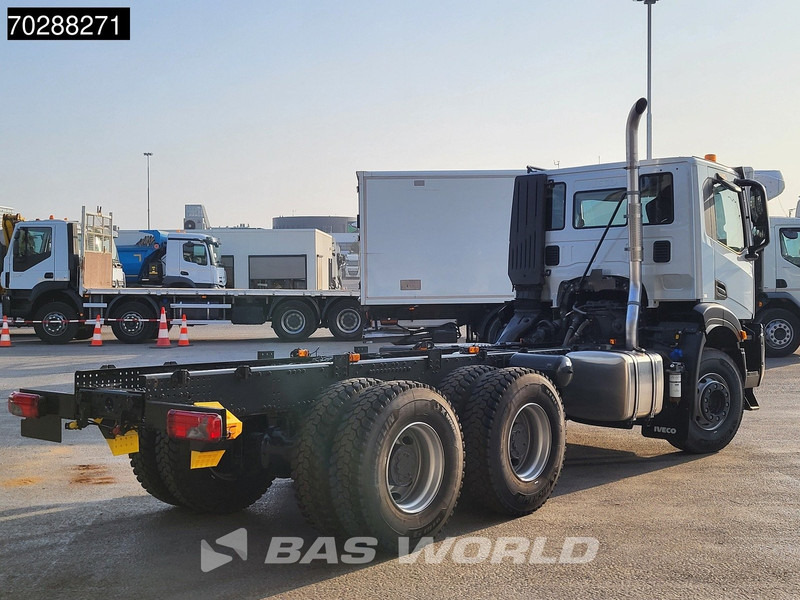 Iveco X-Way 460 6X4 New! Retarder Steelsuspension Big-Axle Navi Euro 6 - Alvaz teherautó: 5 kép. Iveco X-Way 460 6X4 New! Retarder Steelsuspension Big-Axle Navi Euro 6 - Alvaz teherautó: 5 kép.
