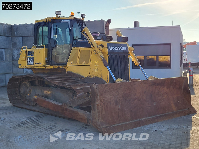 Komatsu D65 PX -18 - Buldózer: 3 kép. Komatsu D65 PX -18 - Buldózer: 3 kép.