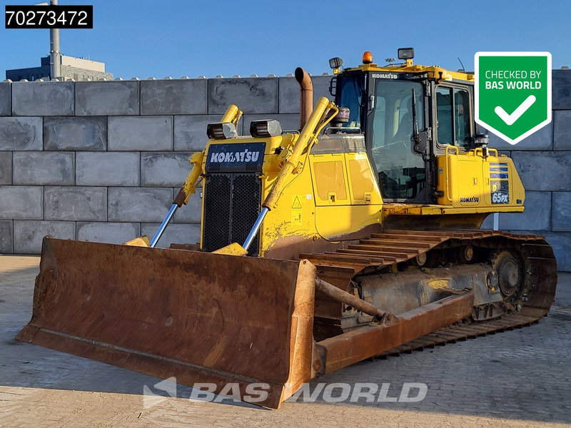 Komatsu D65 PX-18 - Buldózer: 1 kép. Komatsu D65 PX-18 - Buldózer: 1 kép.