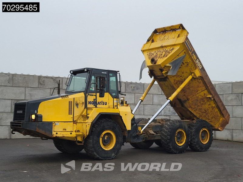 Komatsu HM300-2 - Csuklós dömper: 2 kép. Komatsu HM300-2 - Csuklós dömper: 2 kép.