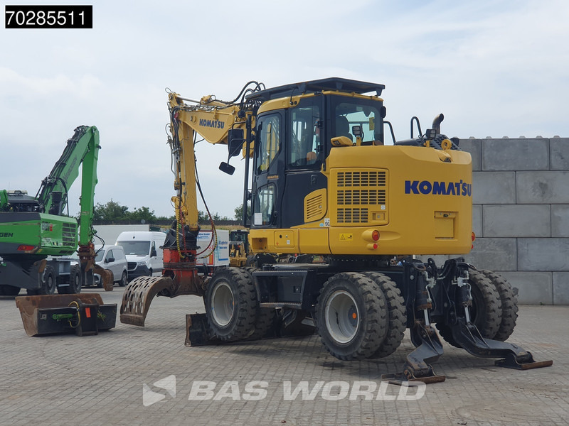 Komatsu PW118 MR -11 - Gumikerekes kotró: 2 kép. Komatsu PW118 MR -11 - Gumikerekes kotró: 2 kép.