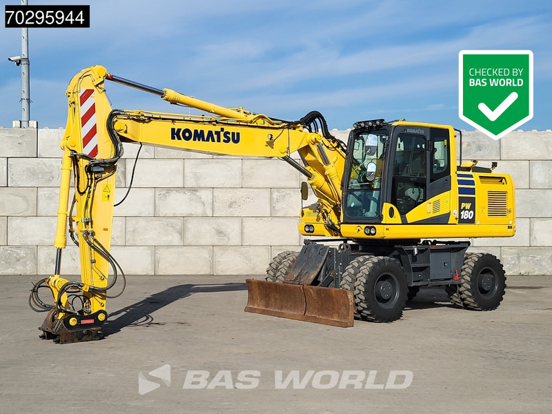 Komatsu PW180 -11 - Gumikerekes kotró: 1 kép. Komatsu PW180 -11 - Gumikerekes kotró: 1 kép.