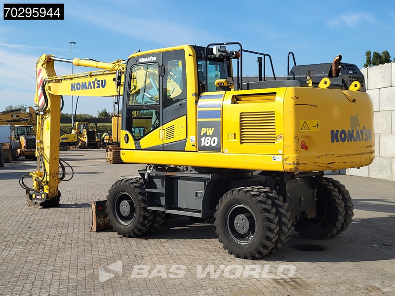 Komatsu PW180 -11 - Gumikerekes kotró: 2 kép. Komatsu PW180 -11 - Gumikerekes kotró: 2 kép.