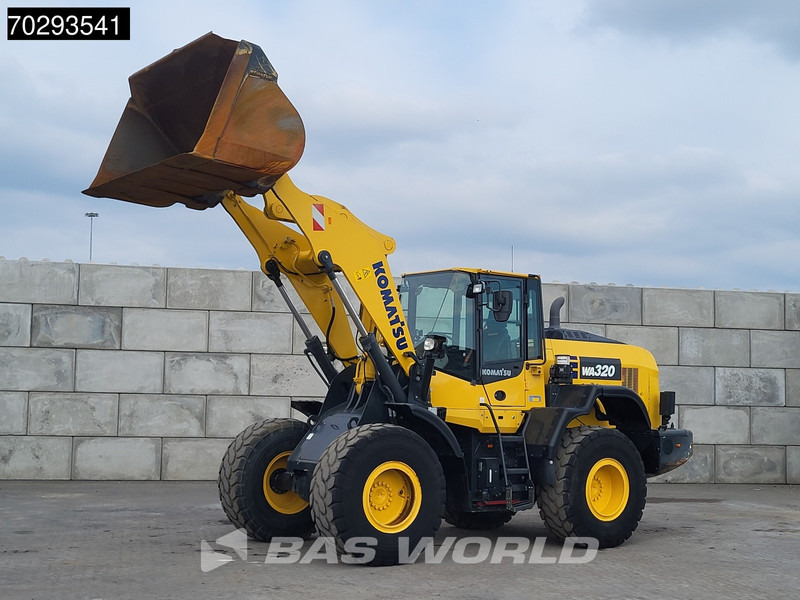 Komatsu WA320-8E0 WB 320-8E0 - Gumikerekes homlokrakodó: 2 kép. Komatsu WA320-8E0 WB 320-8E0 - Gumikerekes homlokrakodó: 2 kép.