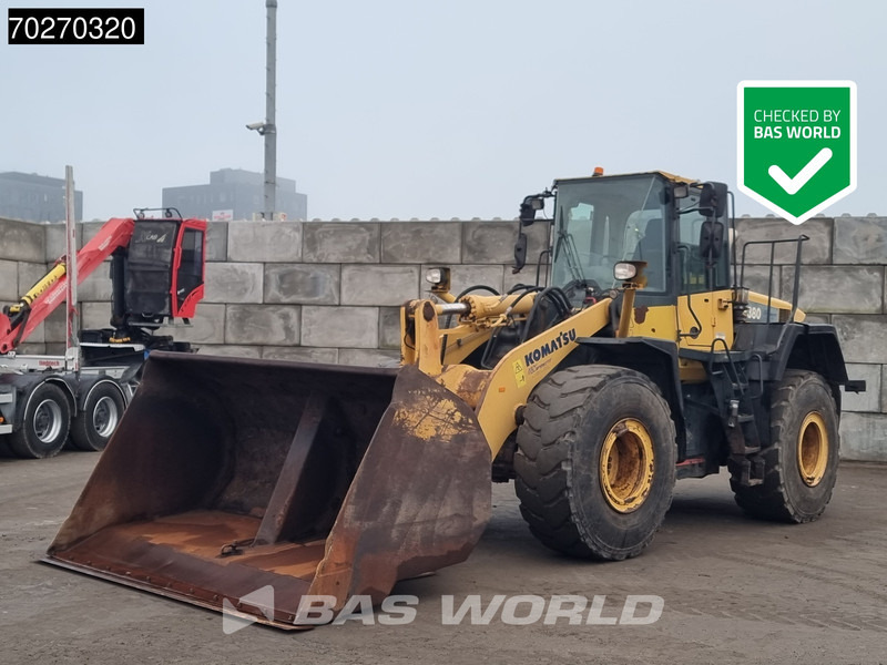 Komatsu WA380-6 - Gumikerekes homlokrakodó: 1 kép. Komatsu WA380-6 - Gumikerekes homlokrakodó: 1 kép.