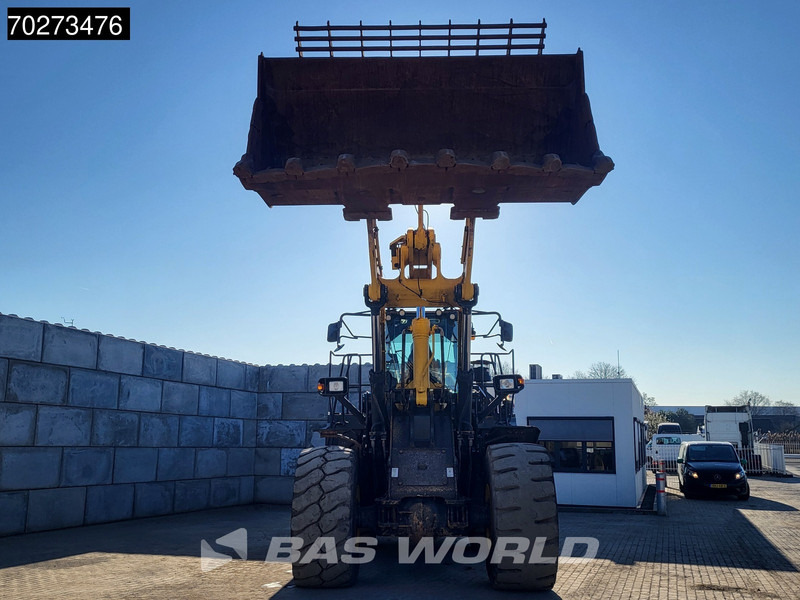 Gumikerekes homlokrakodó Komatsu WA500-8: 12 kép.