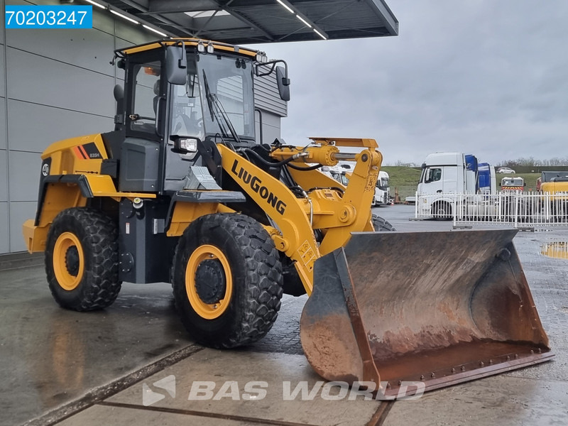 LIUGONG CLG835H 329 HOURS - CE/EPA CERTIFIED - Gumikerekes homlokrakodó: 3 kép. LIUGONG CLG835H 329 HOURS - CE/EPA CERTIFIED - Gumikerekes homlokrakodó: 3 kép.