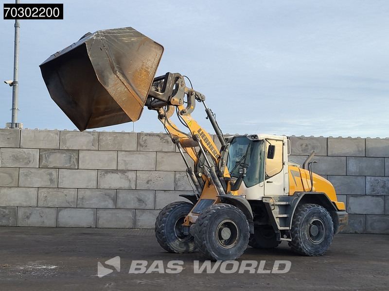Liebherr L538 High Tip Bucket - Gumikerekes homlokrakodó: 3 kép. Liebherr L538 High Tip Bucket - Gumikerekes homlokrakodó: 3 kép.