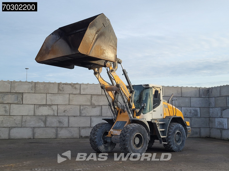 Liebherr L538 High Tip Bucket - Gumikerekes homlokrakodó: 2 kép. Liebherr L538 High Tip Bucket - Gumikerekes homlokrakodó: 2 kép.