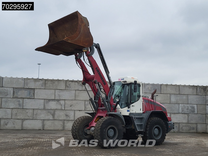 Liebherr L538 - Gumikerekes homlokrakodó: 2 kép. Liebherr L538 - Gumikerekes homlokrakodó: 2 kép.