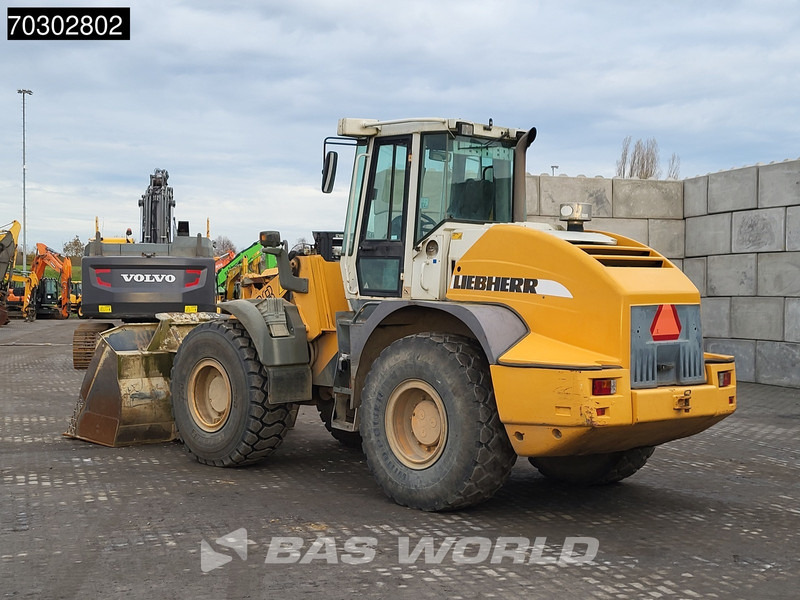 Liebherr L538 L538 - Gumikerekes homlokrakodó: 3 kép. Liebherr L538 L538 - Gumikerekes homlokrakodó: 3 kép.