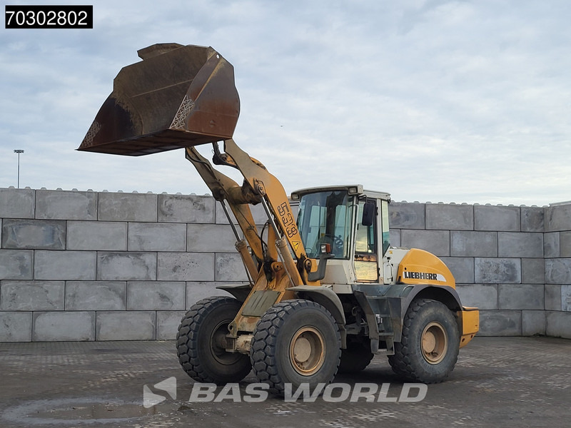 Liebherr L538 L538 - Gumikerekes homlokrakodó: 2 kép. Liebherr L538 L538 - Gumikerekes homlokrakodó: 2 kép.
