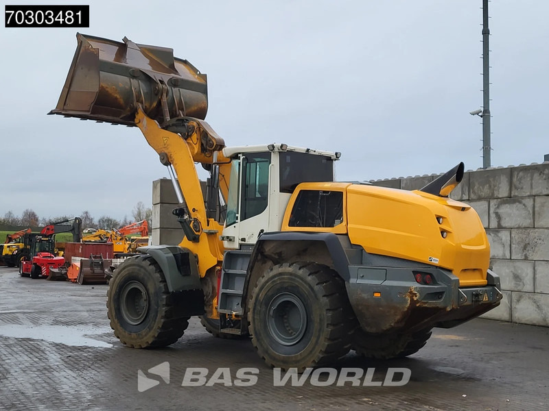 Liebherr L576 - Gumikerekes homlokrakodó: 3 kép. Liebherr L576 - Gumikerekes homlokrakodó: 3 kép.