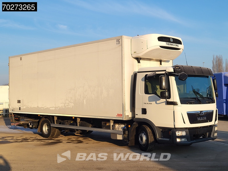 MAN TGL 12.250 4X2 12t Thermo King T1000-R Ladebordwand Automatic Euro 6 - Hűtős teherautó: 3 kép. MAN TGL 12.250 4X2 12t Thermo King T1000-R Ladebordwand Automatic Euro 6 - Hűtős teherautó: 3 kép.