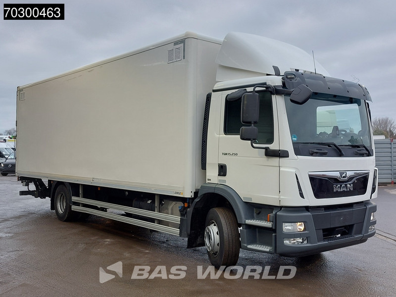 MAN TGM 15.250 4X2 15tonner Automatic Ladebordwand Euro 6 - Dobozos felépítményű teherautó: 3 kép. MAN TGM 15.250 4X2 15tonner Automatic Ladebordwand Euro 6 - Dobozos felépítményű teherautó: 3 kép.