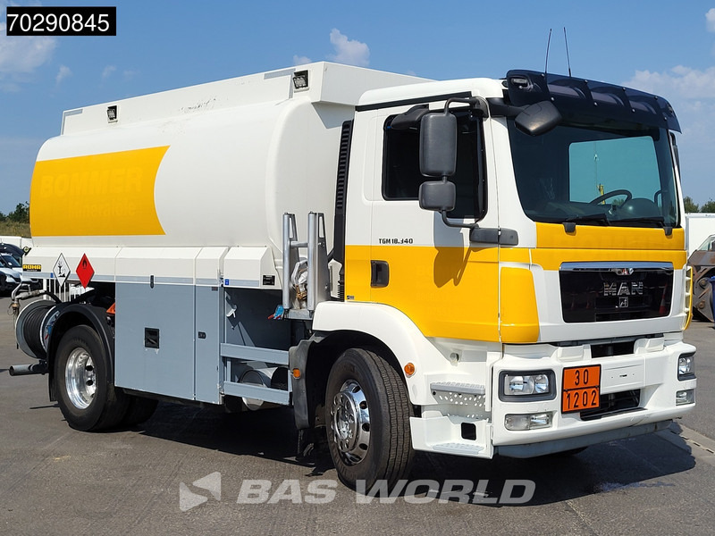 MAN TGM 18.340 4X2 Rohr Fuel tanker 15100 liter Automatic Euro 6 - Tartályos teherautó: 3 kép. MAN TGM 18.340 4X2 Rohr Fuel tanker 15100 liter Automatic Euro 6 - Tartályos teherautó: 3 kép.
