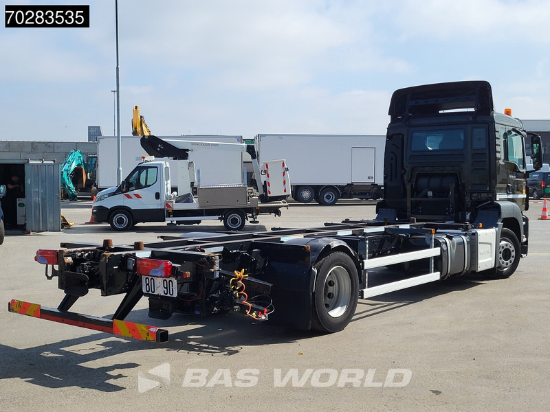 MAN TGS 18.360 834 4X2 19tonner BDF Automatic Navi Euro 6 - Cserefelépítményes teherautó: 5 kép. MAN TGS 18.360 834 4X2 19tonner BDF Automatic Navi Euro 6 - Cserefelépítményes teherautó: 5 kép.