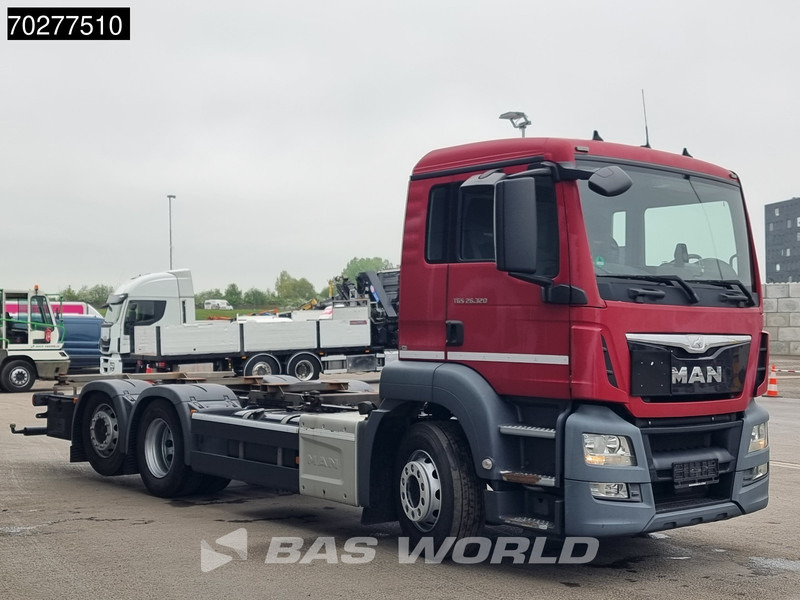 MAN TGS 26.320 6X2 BDF ADR Lift+lenkasche Automatic Euro 6 - Cserefelépítményes teherautó: 3 kép. MAN TGS 26.320 6X2 BDF ADR Lift+lenkasche Automatic Euro 6 - Cserefelépítményes teherautó: 3 kép.