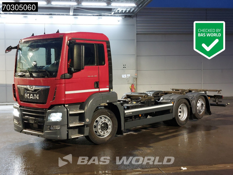 MAN TGS 26.320 TGS 6X2 ADR BDF Lift+Steering Axle Automatic Euro 6 - Cserefelépítményes teherautó: 1 kép. MAN TGS 26.320 TGS 6X2 ADR BDF Lift+Steering Axle Automatic Euro 6 - Cserefelépítményes teherautó: 1 kép.