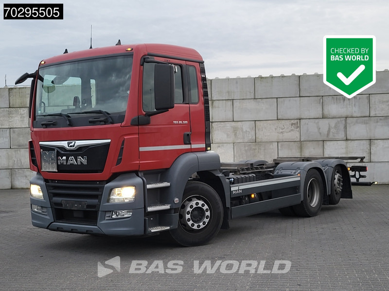 MAN TGS 26.320 TGS 6X2 ADR BDF Lift + Steering Axle Euro 6 - Cserefelépítményes teherautó: 1 kép. MAN TGS 26.320 TGS 6X2 ADR BDF Lift + Steering Axle Euro 6 - Cserefelépítményes teherautó: 1 kép.
