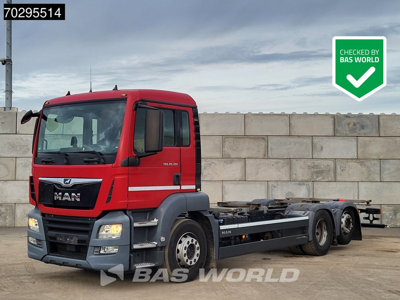 MAN TGS 26.320 TGS 6X2 ADR BDF Lift + Steering Axle Euro 6 - Cserefelépítményes teherautó: 1 kép. MAN TGS 26.320 TGS 6X2 ADR BDF Lift + Steering Axle Euro 6 - Cserefelépítményes teherautó: 1 kép.