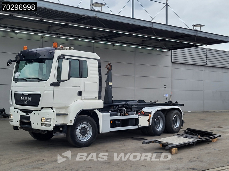 MAN TGS 33.440 6X4 25Ton AJK NHS25-5930 hooklift with 5th wheel Wechselsystem Manual Big-Axle Euro 5 - Horgos rakodó teherautó: 1 kép. MAN TGS 33.440 6X4 25Ton AJK NHS25-5930 hooklift with 5th wheel Wechselsystem Manual Big-Axle Euro 5 - Horgos rakodó teherautó: 1 kép.