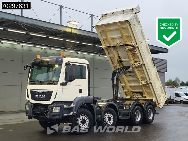 MAN TGS 35.440 8X4 12m3 Meiller 2 Way tipper Big-Axle Navi Euro 6 - Billenőplatós teherautó: 1 kép. MAN TGS 35.440 8X4 12m3 Meiller 2 Way tipper Big-Axle Navi Euro 6 - Billenőplatós teherautó: 1 kép.
