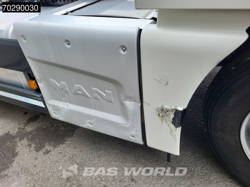 MAN TGX 26.460 6X2 BDF Liftaxle Automatic Retarder ACC Euro 6 - Cserefelépítményes teherautó: 5 kép. MAN TGX 26.460 6X2 BDF Liftaxle Automatic Retarder ACC Euro 6 - Cserefelépítményes teherautó: 5 kép.