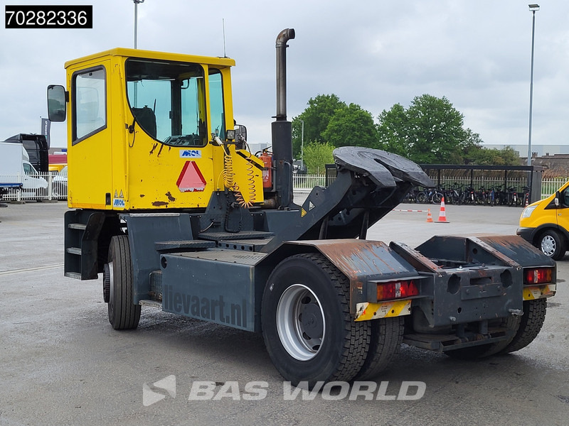 MOL YT200/4X2 4X2 Big-Axle Drumbrakes Hebesattel - Terminál targoncá: 2 kép. MOL YT200/4X2 4X2 Big-Axle Drumbrakes Hebesattel - Terminál targoncá: 2 kép.