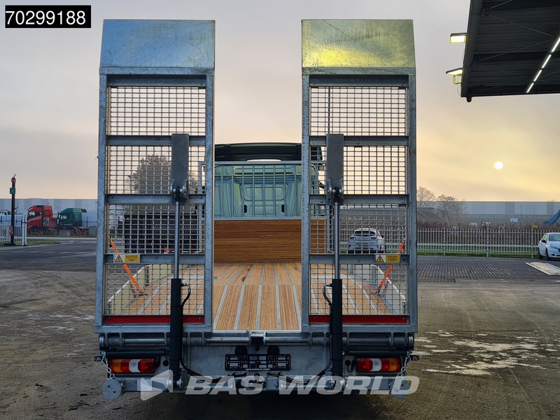 Mercedes-Benz Actros 1827 4X2 NEW! 18tons Machine transporter Oprijwagen Hydraulic ramps Air suspension - Autószállító teherautó: 3 kép. Mercedes-Benz Actros 1827 4X2 NEW! 18tons Machine transporter Oprijwagen Hydraulic ramps Air suspension - Autószállító teherautó: 3 kép.