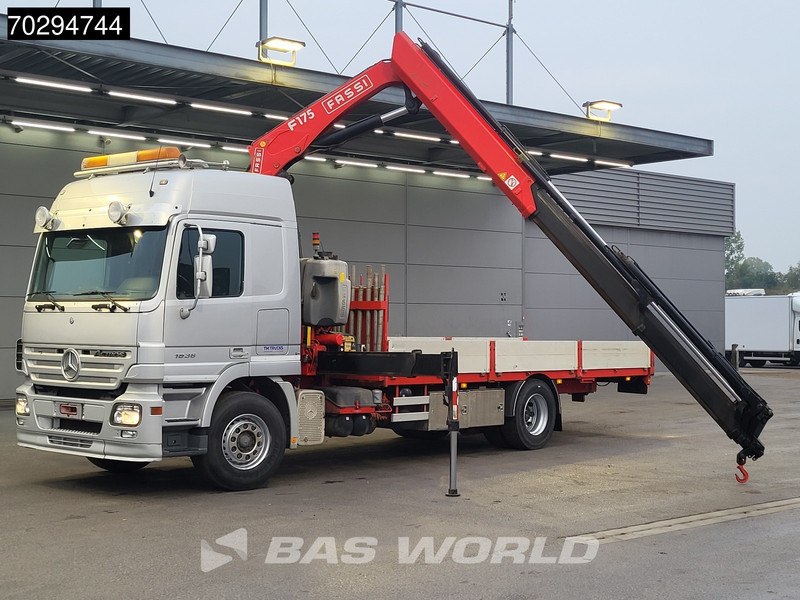 Mercedes-Benz Actros 1836 Actros 4X2 Fassi F175A 26 Crane Kran Remote Automatic Euro 3 - Platós teherautó, Darus autó: 3 kép. Mercedes-Benz Actros 1836 Actros 4X2 Fassi F175A 26 Crane Kran Remote Automatic Euro 3 - Platós teherautó, Darus autó: 3 kép.