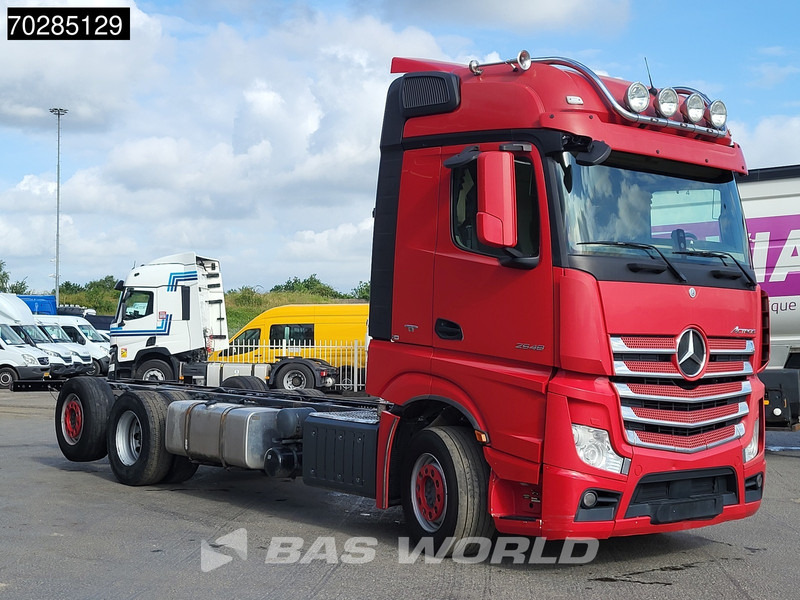 Mercedes-Benz Actros 2548 Actros 6X2 BigSpace Retarder PTO Liftachse Xenon ACC Navi Euro 6 - Alvaz teherautó: 3 kép. Mercedes-Benz Actros 2548 Actros 6X2 BigSpace Retarder PTO Liftachse Xenon ACC Navi Euro 6 - Alvaz teherautó: 3 kép.