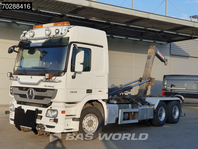 Mercedes-Benz Actros 2648 Actros 6X4 HIAB XR20SL56 Hooklift Big-Axle Automatic Euro 5 - Horgos rakodó teherautó: 3 kép. Mercedes-Benz Actros 2648 Actros 6X4 HIAB XR20SL56 Hooklift Big-Axle Automatic Euro 5 - Horgos rakodó teherautó: 3 kép.