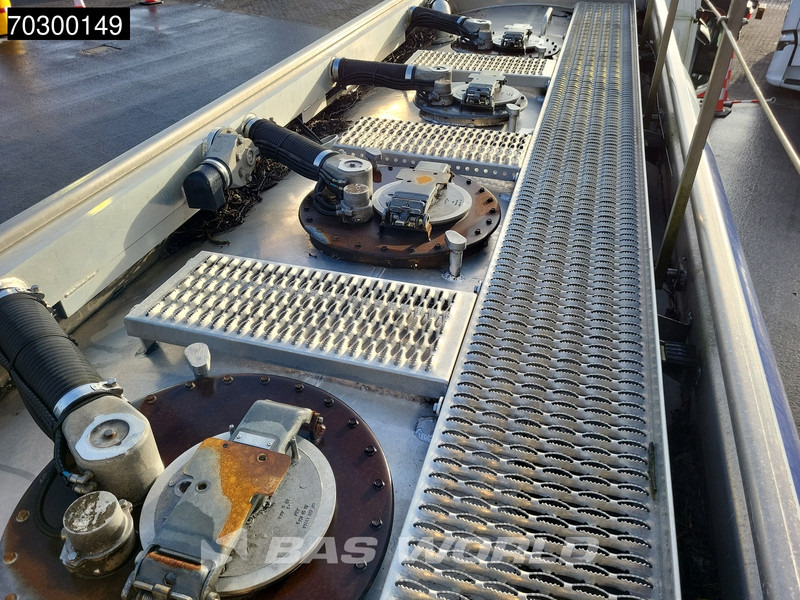 Mercedes-Benz Antos 1824 4X2 13.500Liter Fuel tanker ADR Automatic Euro 6 - Tartályos teherautó: 5 kép. Mercedes-Benz Antos 1824 4X2 13.500Liter Fuel tanker ADR Automatic Euro 6 - Tartályos teherautó: 5 kép.