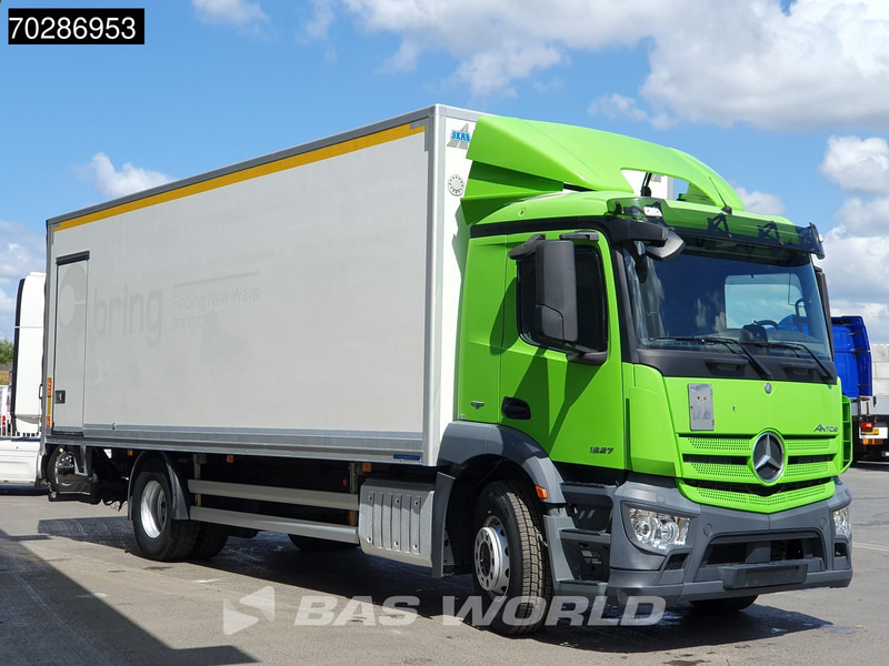 Mercedes-Benz Antos 1827 Antos 4X2 18tonner 2000kg Ladebordwand Xenon Euro 6 - Dobozos felépítményű teherautó: 3 kép. Mercedes-Benz Antos 1827 Antos 4X2 18tonner 2000kg Ladebordwand Xenon Euro 6 - Dobozos felépítményű teherautó: 3 kép.