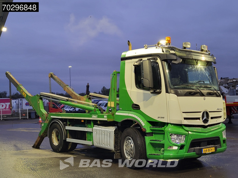 Mercedes-Benz Antos 2135 4X2 NL-Truck HYVA NG 2014-TA-XL Automatic Euro 6 - Konténerszállító: 3 kép. Mercedes-Benz Antos 2135 4X2 NL-Truck HYVA NG 2014-TA-XL Automatic Euro 6 - Konténerszállító: 3 kép.