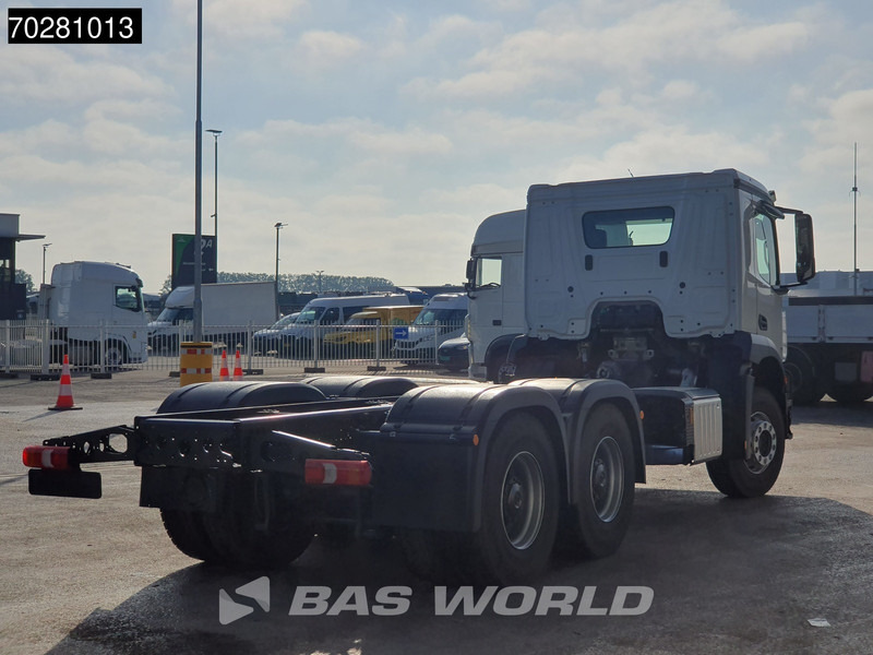 Mercedes-Benz Arocs 2636 6X4 NEW chassis Flywheel PTO Big-Axle Automatic Steelsuspension Euro 6 - Alvaz teherautó: 5 kép. Mercedes-Benz Arocs 2636 6X4 NEW chassis Flywheel PTO Big-Axle Automatic Steelsuspension Euro 6 - Alvaz teherautó: 5 kép.