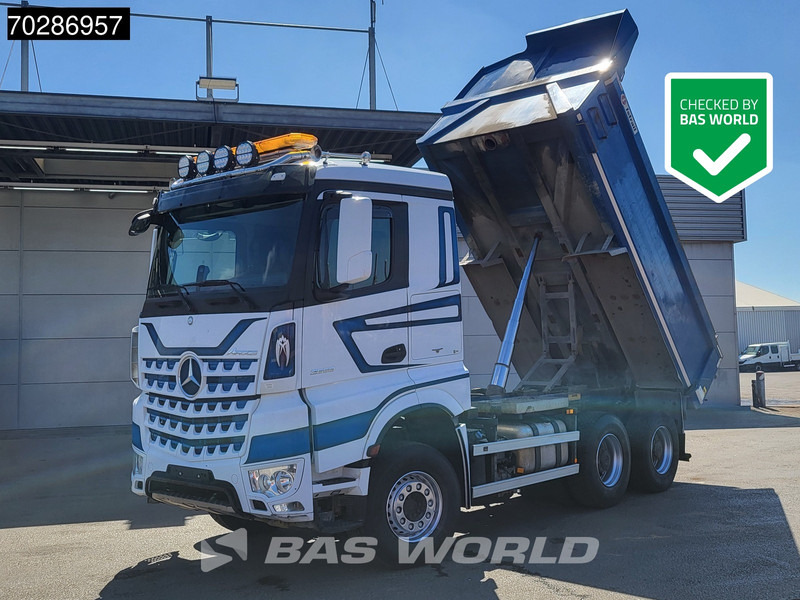 Mercedes-Benz Arocs 2658 Arocs 6X4 12m3 tipper Automatic Steel suspension Big-Axle Euro 6 - Billenőplatós teherautó: 1 kép. Mercedes-Benz Arocs 2658 Arocs 6X4 12m3 tipper Automatic Steel suspension Big-Axle Euro 6 - Billenőplatós teherautó: 1 kép.