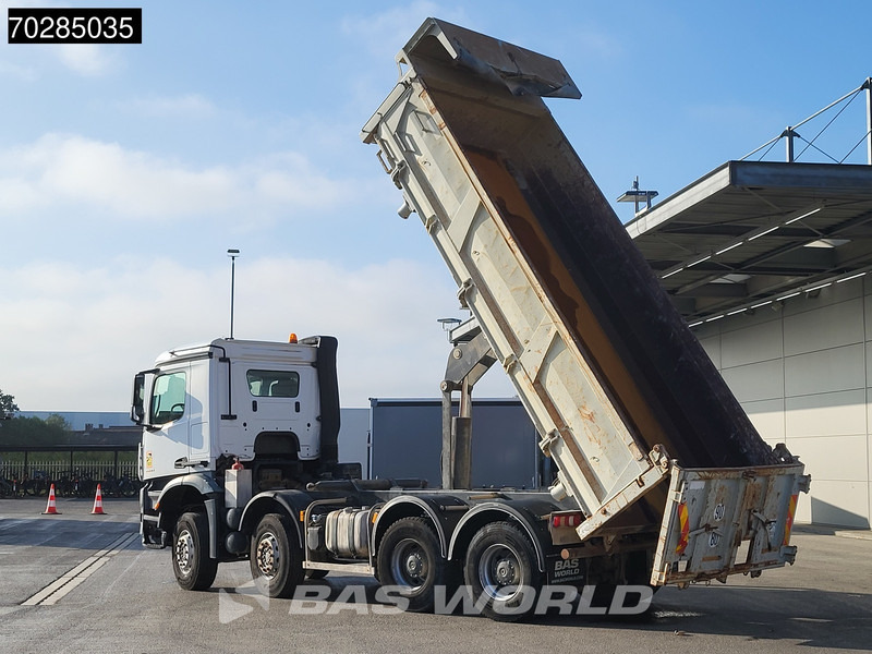 Mercedes-Benz Arocs 3240 8X4 12m3 2-side Tipper Steel Suspension Automatic Big-Axle Euro 6 - Billenőplatós teherautó: 2 kép. Mercedes-Benz Arocs 3240 8X4 12m3 2-side Tipper Steel Suspension Automatic Big-Axle Euro 6 - Billenőplatós teherautó: 2 kép.