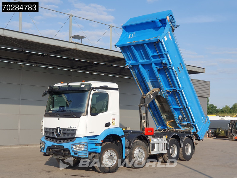Mercedes-Benz Arocs 3243 8X4 14m3 2-side tipper Big-Axle Steelsuspension Navi Euro 6 - Billenőplatós teherautó: 3 kép. Mercedes-Benz Arocs 3243 8X4 14m3 2-side tipper Big-Axle Steelsuspension Navi Euro 6 - Billenőplatós teherautó: 3 kép.