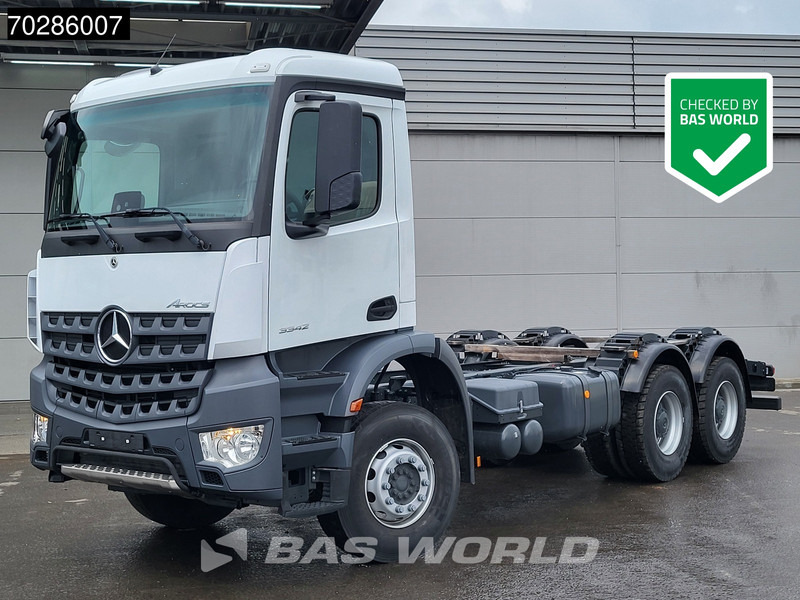 Mercedes-Benz Arocs 3342 6X4 NEW 6x4 chassis Big-Axle Automatic Steel suspension Euro 3 - Alvaz teherautó: 1 kép. Mercedes-Benz Arocs 3342 6X4 NEW 6x4 chassis Big-Axle Automatic Steel suspension Euro 3 - Alvaz teherautó: 1 kép.