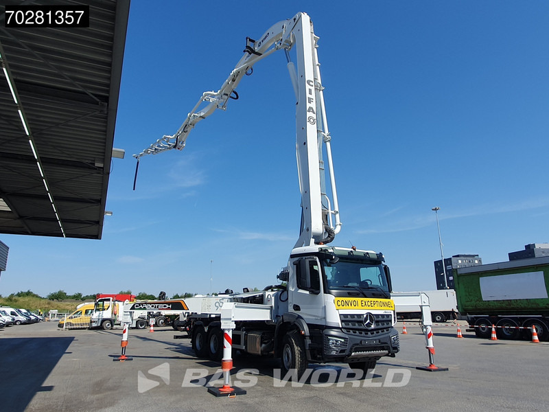 Mercedes-Benz Arocs 3343 6X4 CIFA K40H Carbotech Pump 5 arm Big-Axle Navi Euro 6 - Betonpumpa: 3 kép. Mercedes-Benz Arocs 3343 6X4 CIFA K40H Carbotech Pump 5 arm Big-Axle Navi Euro 6 - Betonpumpa: 3 kép.