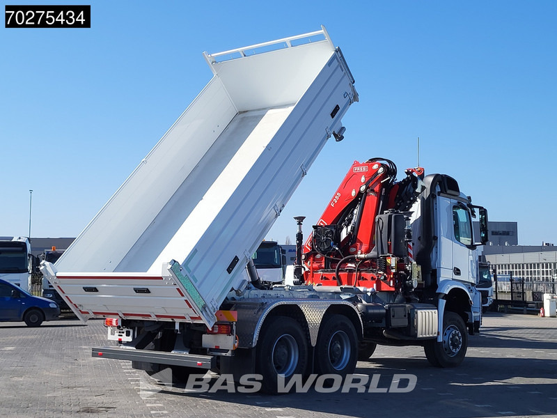 Mercedes-Benz Arocs 3348 6X6 NEW Fassi F255A.2.24 Kran Crane 3-way tipper Navi Euro 6 - Billenőplatós teherautó, Darus autó: 3 kép. Mercedes-Benz Arocs 3348 6X6 NEW Fassi F255A.2.24 Kran Crane 3-way tipper Navi Euro 6 - Billenőplatós teherautó, Darus autó: 3 kép.