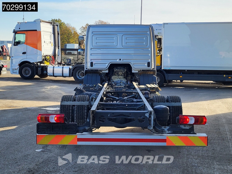 Mercedes-Benz Atego 1224 Atego 4X2 12tons chassis LOW Mileage! Automatic Airco Euro 6 - Alvaz teherautó: 3 kép. Mercedes-Benz Atego 1224 Atego 4X2 12tons chassis LOW Mileage! Automatic Airco Euro 6 - Alvaz teherautó: 3 kép.