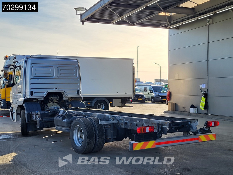 Mercedes-Benz Atego 1224 Atego 4X2 12tons chassis LOW Mileage! Automatic Airco Euro 6 - Alvaz teherautó: 2 kép. Mercedes-Benz Atego 1224 Atego 4X2 12tons chassis LOW Mileage! Automatic Airco Euro 6 - Alvaz teherautó: 2 kép.